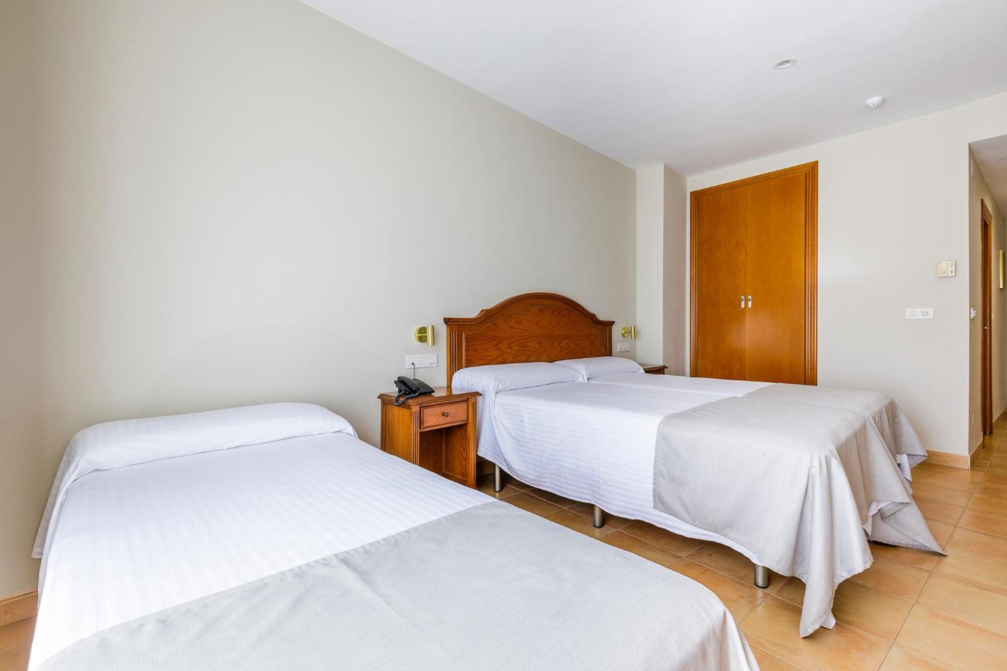 Hotel Almijara - Mares 3*