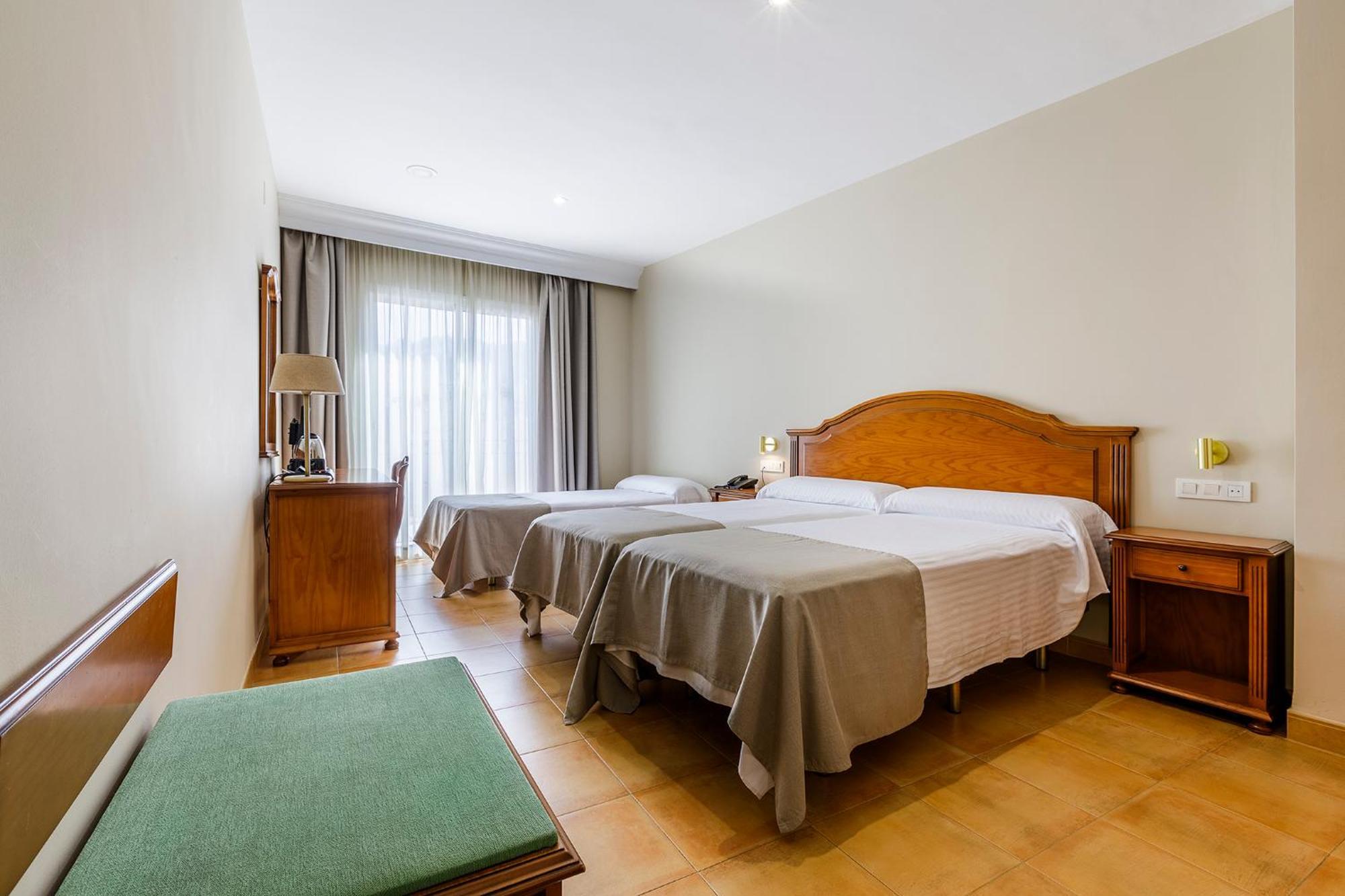 Almijara - Mares Hotel 3*