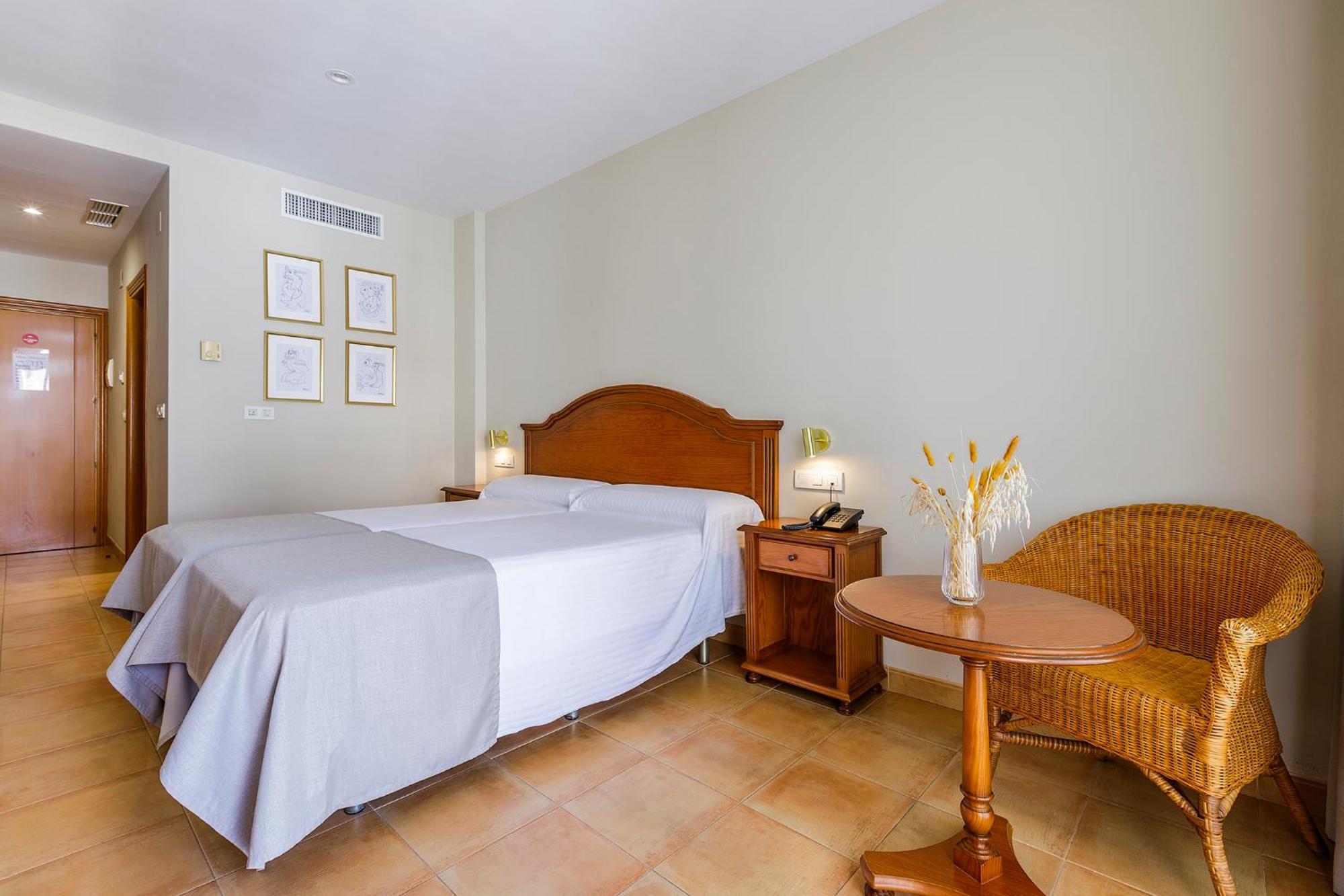 Almijara - Mares Hotel 3*